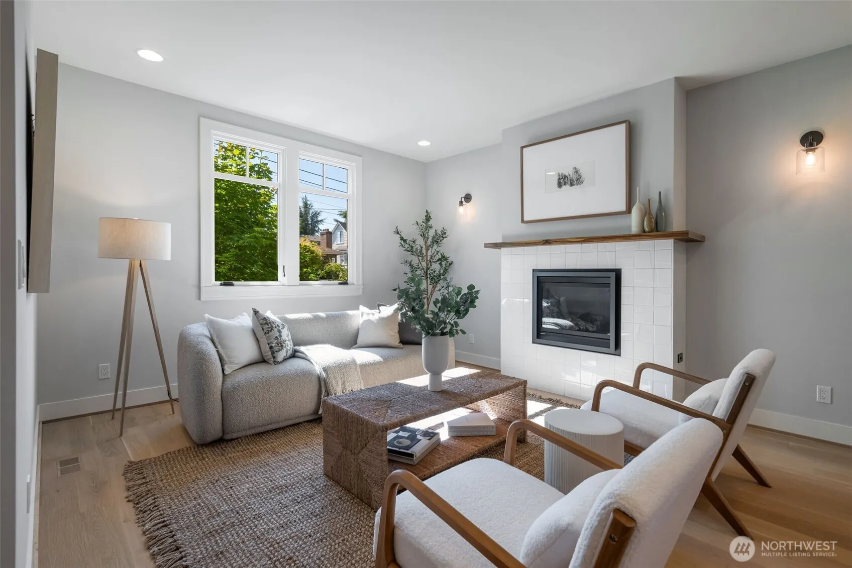 Property photo for 2910 9th Avenue W, Seattle photo 5
