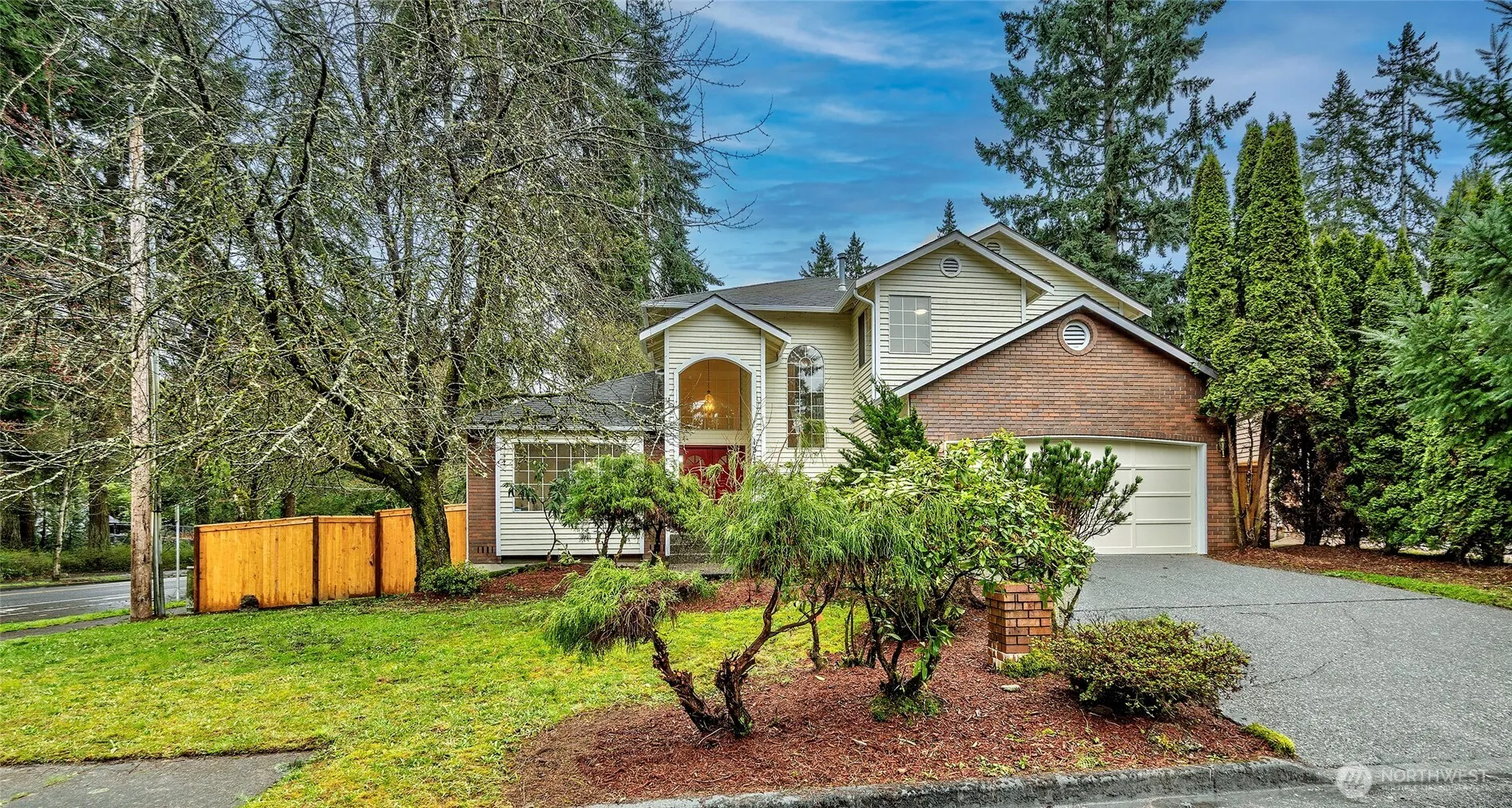 Property photo for 13133 Ne 74th Street, Kirkland