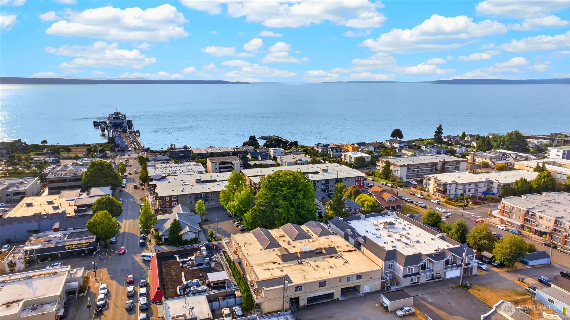 Property photo for 115 3rd Avenue N, Edmonds photo 4