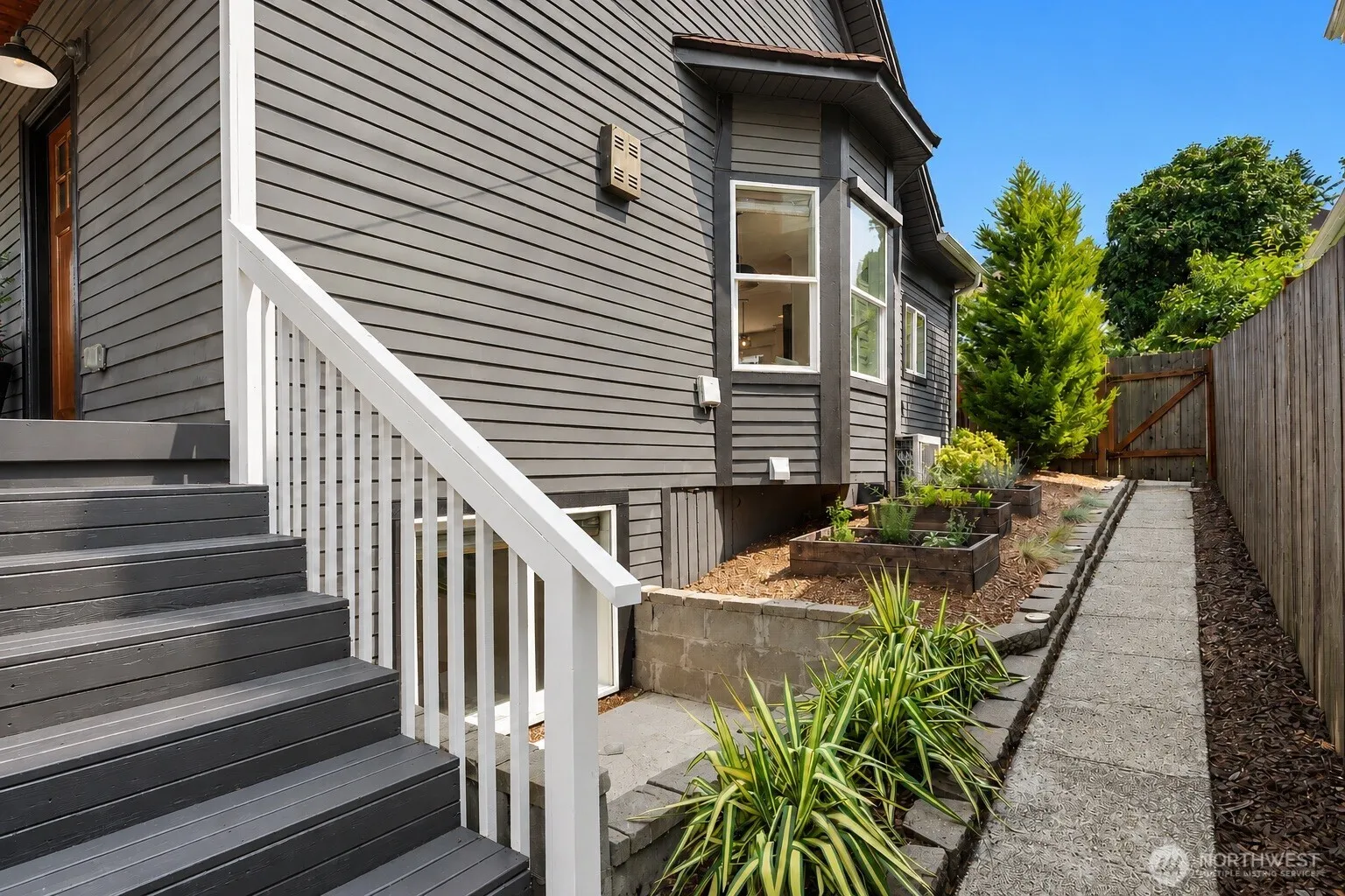 Property photo for 906 29th Avenue, Seattle photo 5