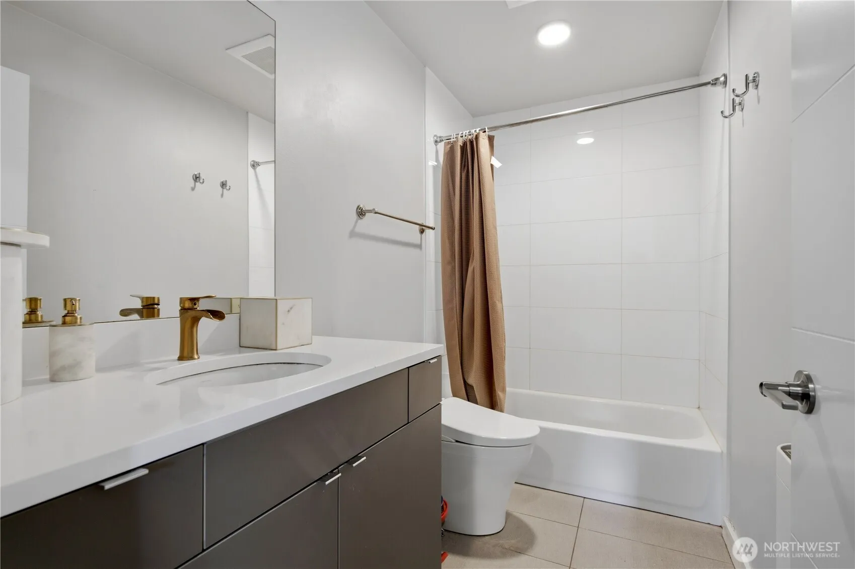 Property photo for 11530 Greenwood Avenue N, Seattle photo 5