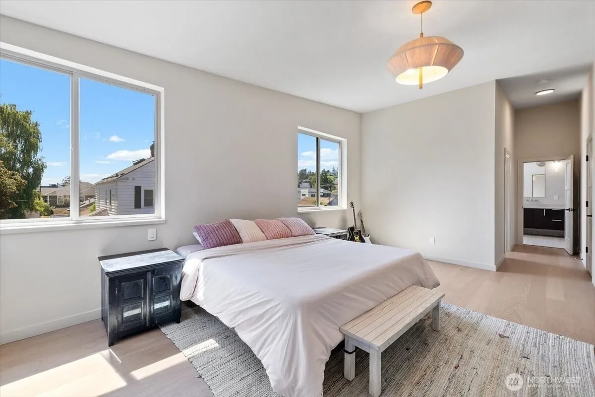 Property photo for 3454 33rd Avenue W #1, Seattle photo 4