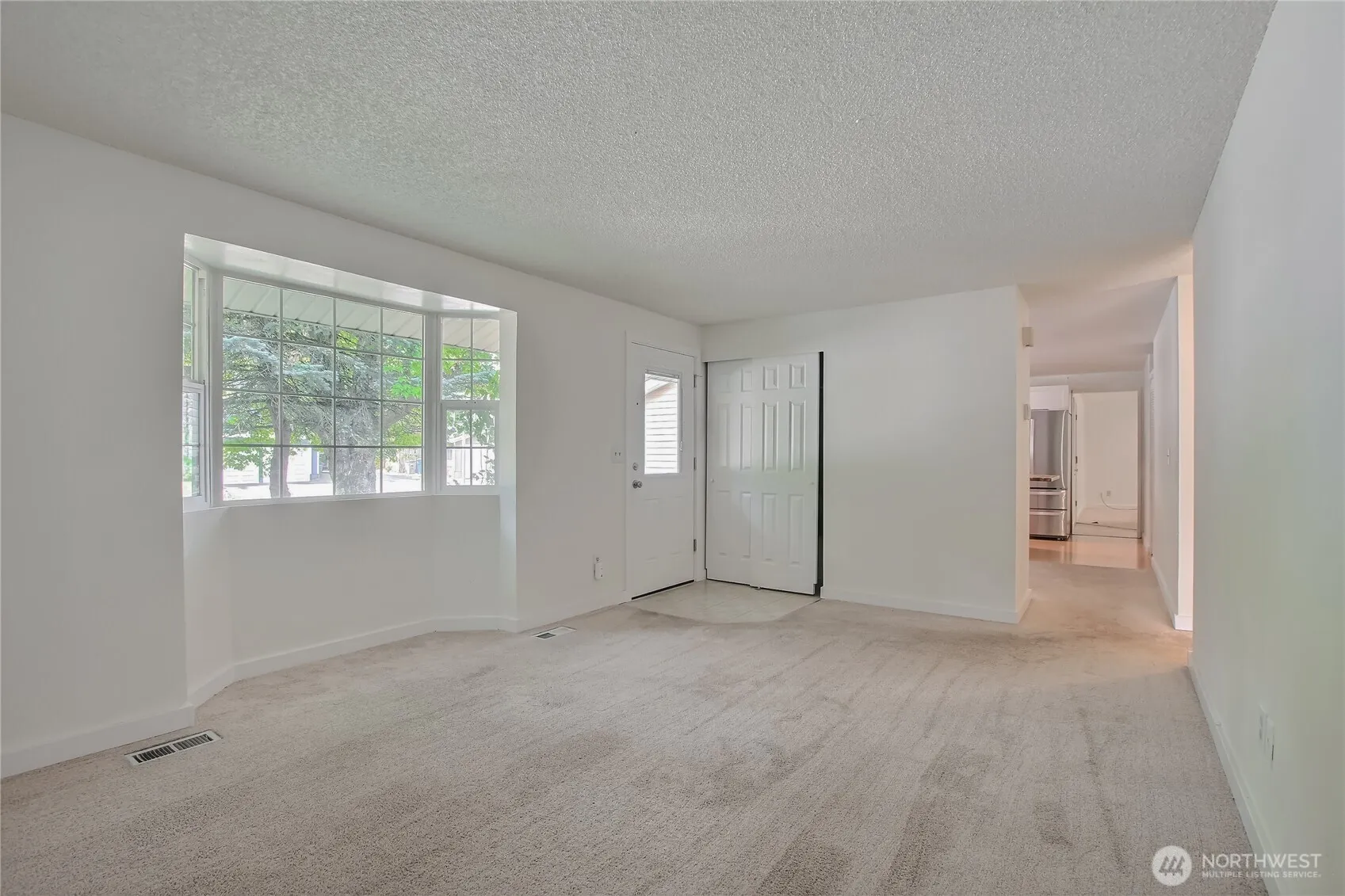 Property photo for 21815 6th Avenue W, Bothell photo 4