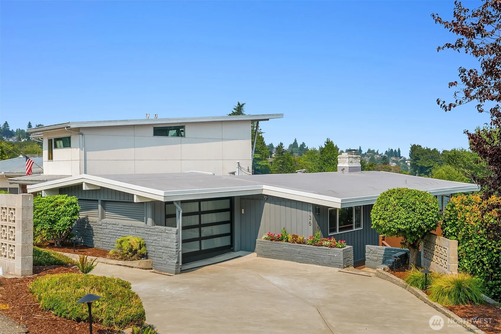 Property photo for 7136 S Sunnycrest Road, Seattle photo 2