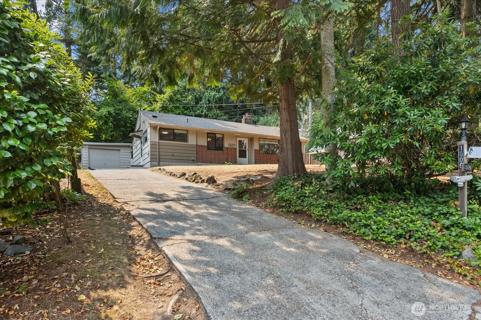 Property photo for 1509 Ne 190th Street, Shoreline photo 2