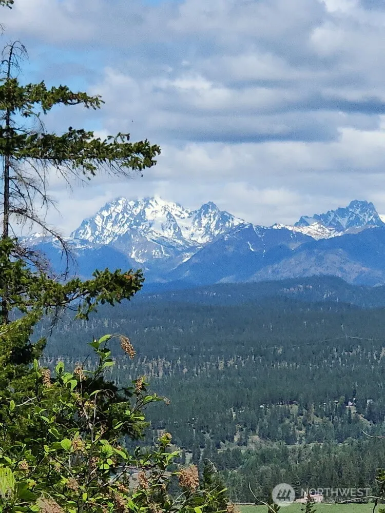 Property photo for 8440 Upper Peoh Point Rd, Cle Elum photo 2