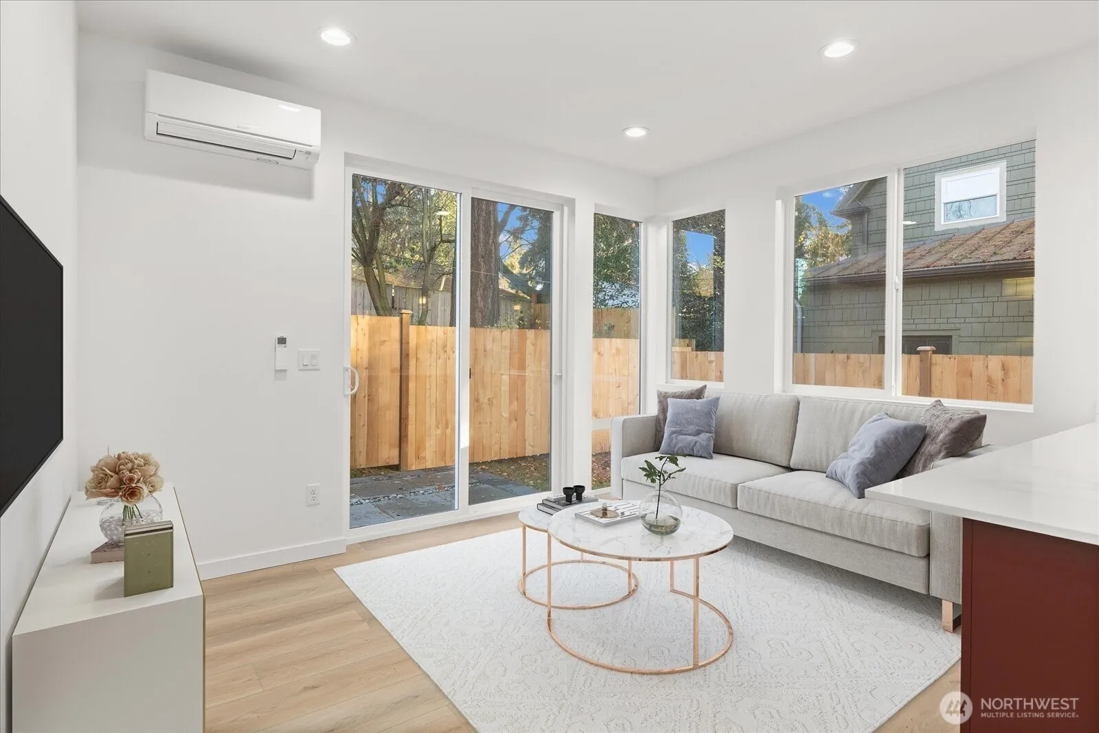 Property photo for 10744 Interlake Avenue N, Seattle photo 5