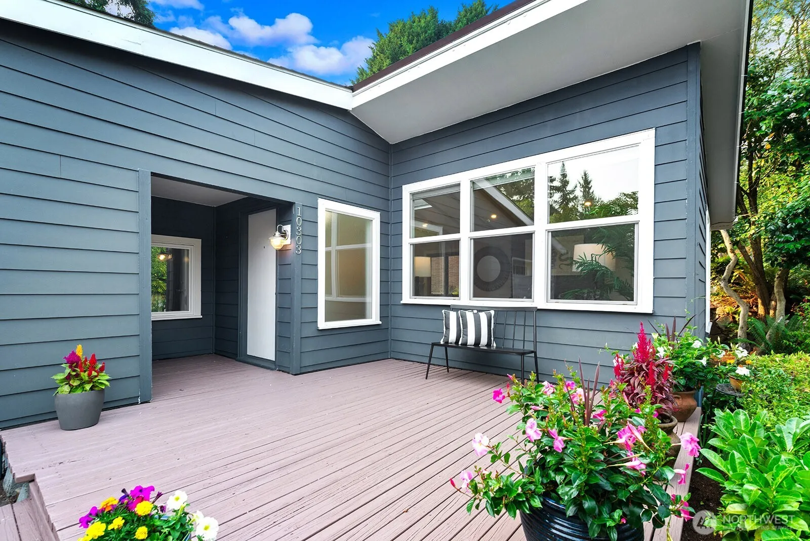 Property photo for 10303 20th Avenue Ne, Seattle photo 2