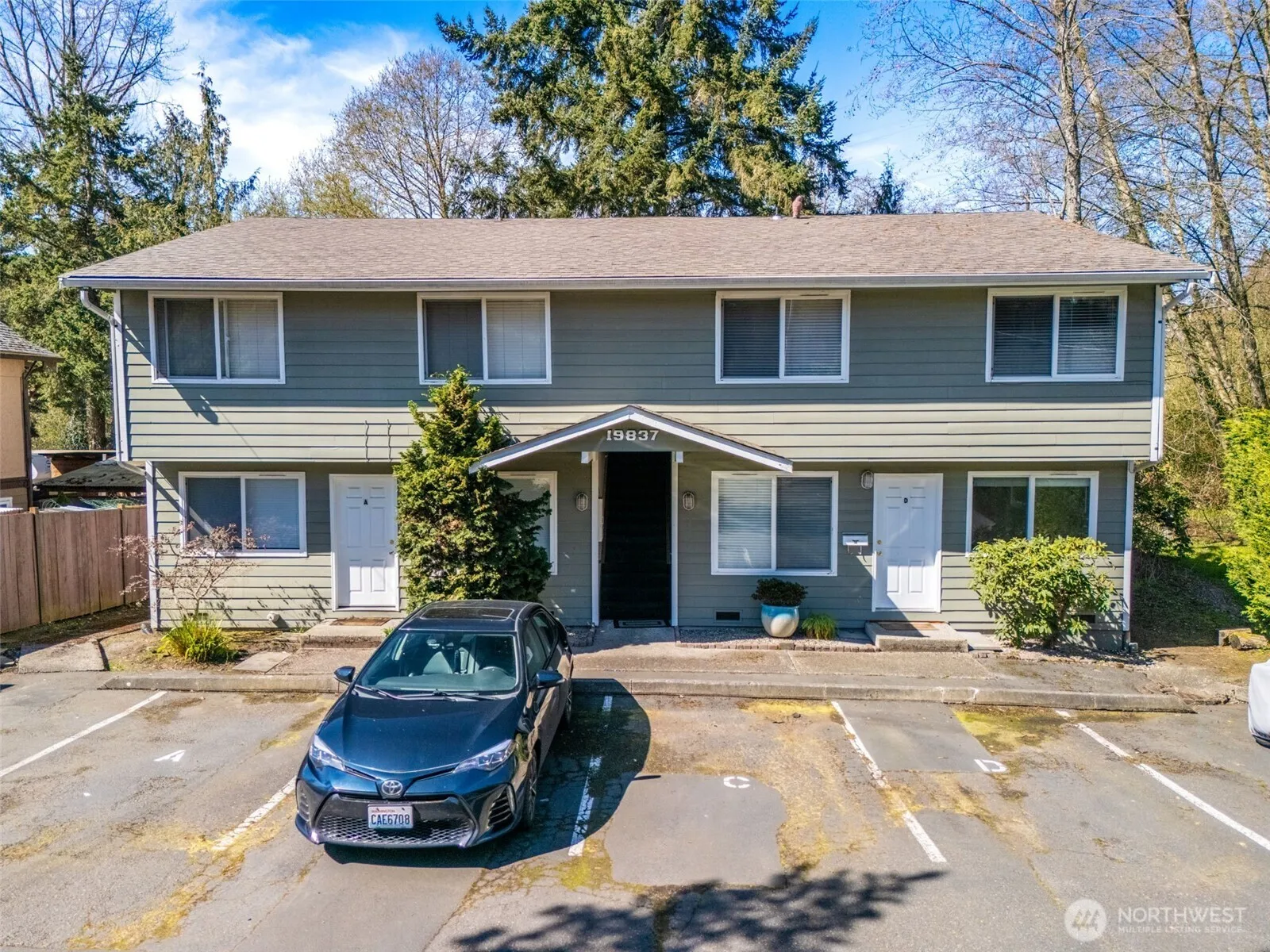 Property photo for 19837 25th Avenue Ne, Shoreline