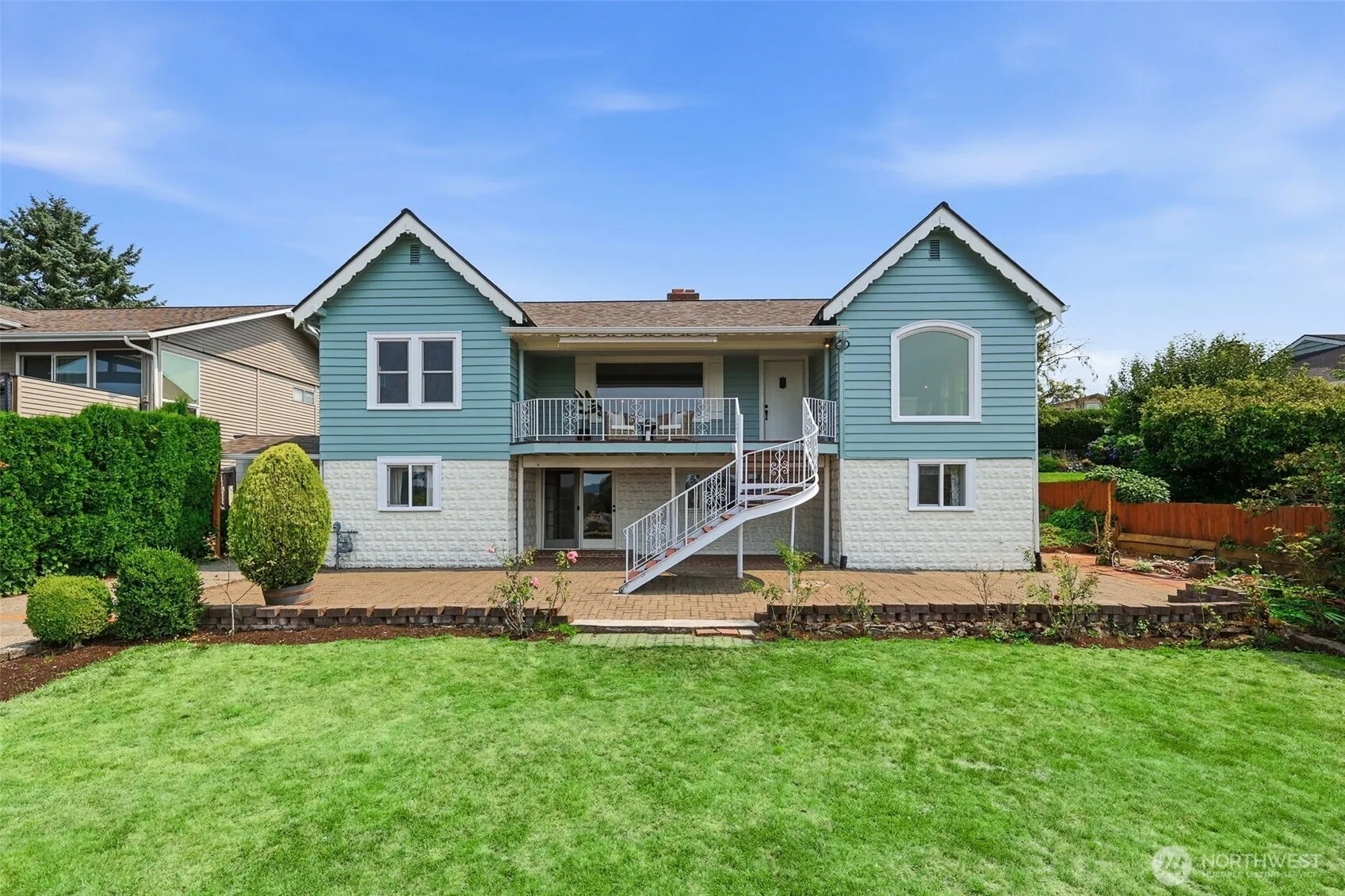 Property photo for 1209 S Sunset Drive, Tacoma photo 2