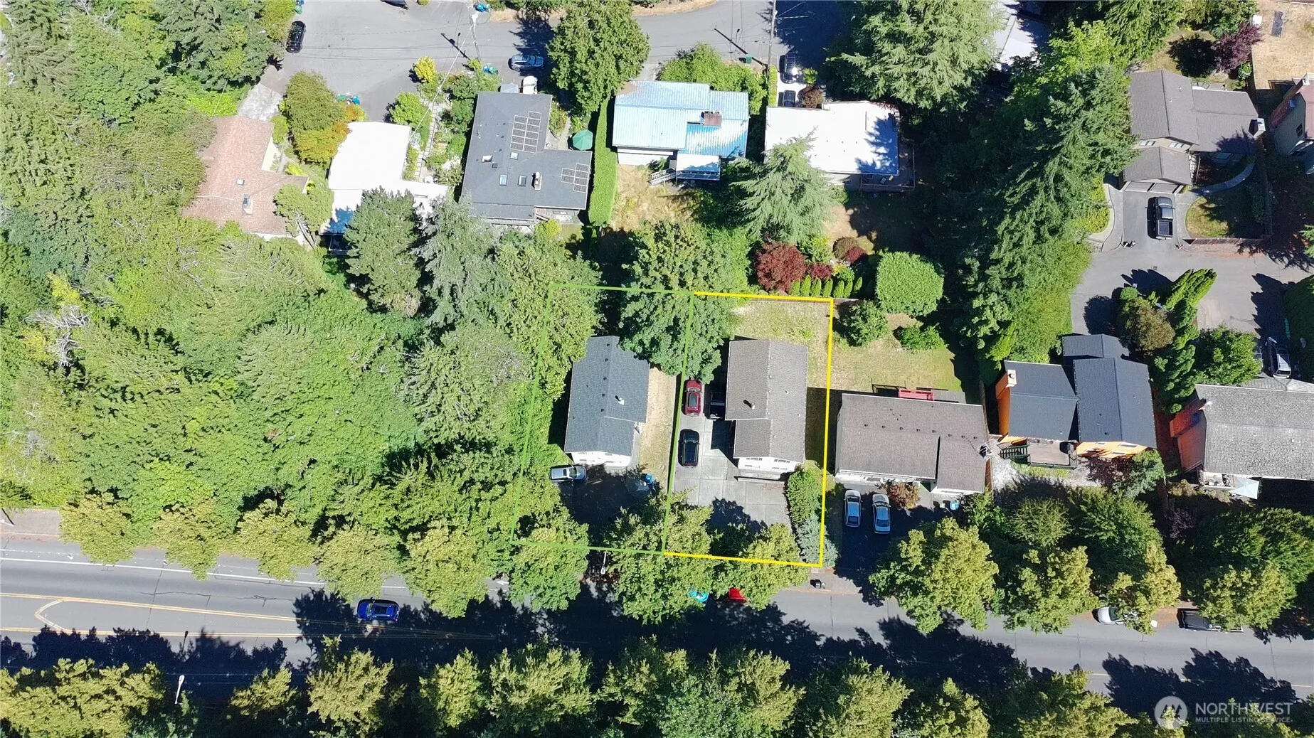 Property photo for 10606 Roosevelt Way Ne, Seattle photo 5