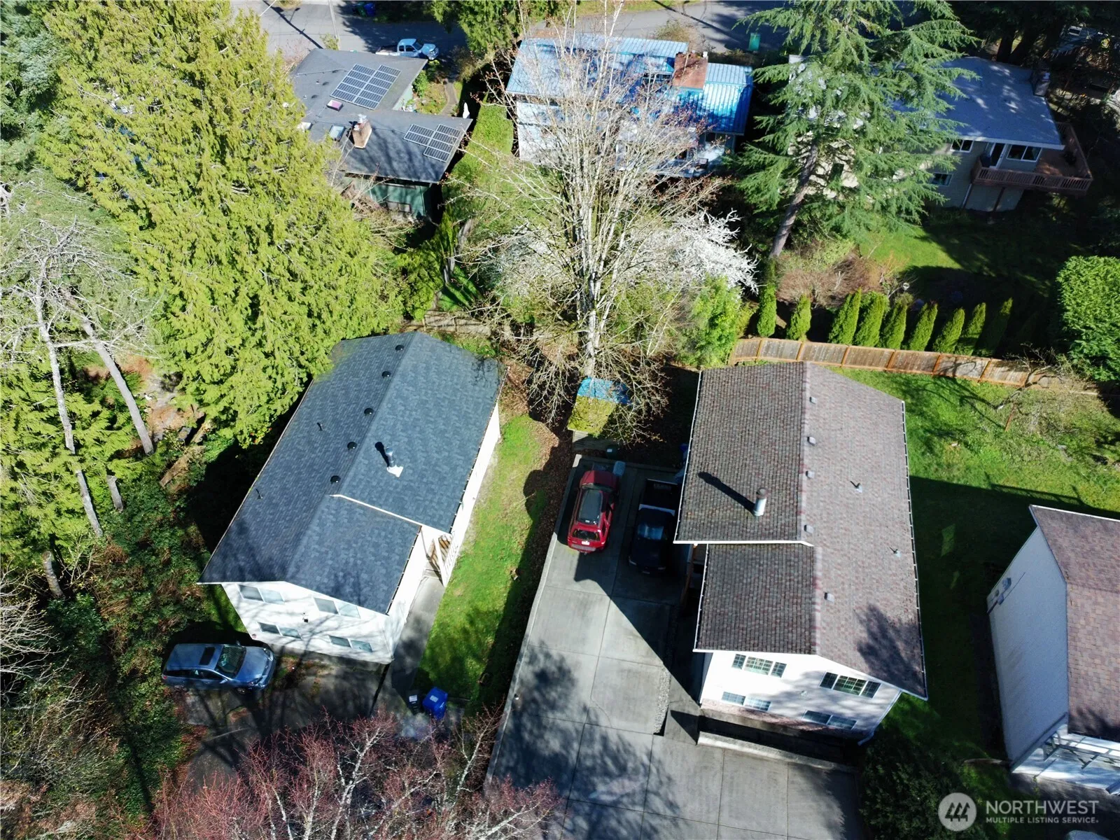 Property photo for 10606 Roosevelt Way Ne, Seattle photo 3
