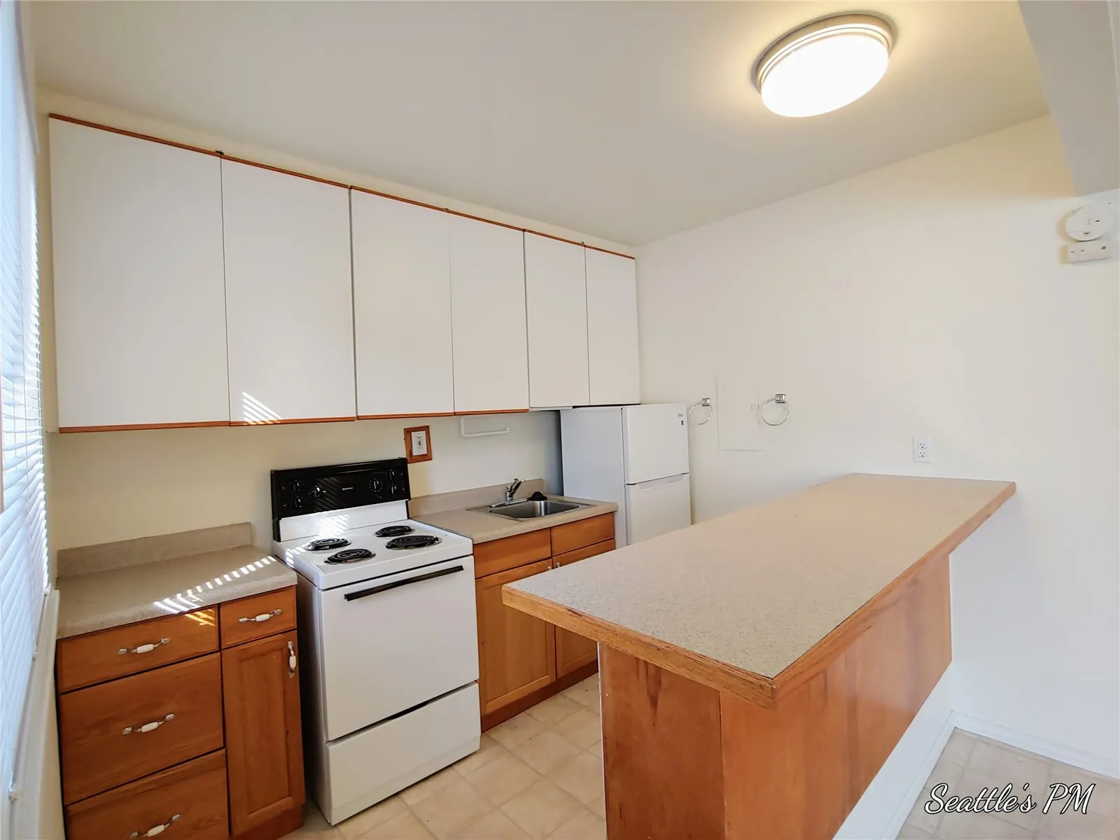 Property photo for 6537 Oswego Place Ne, Seattle photo 3