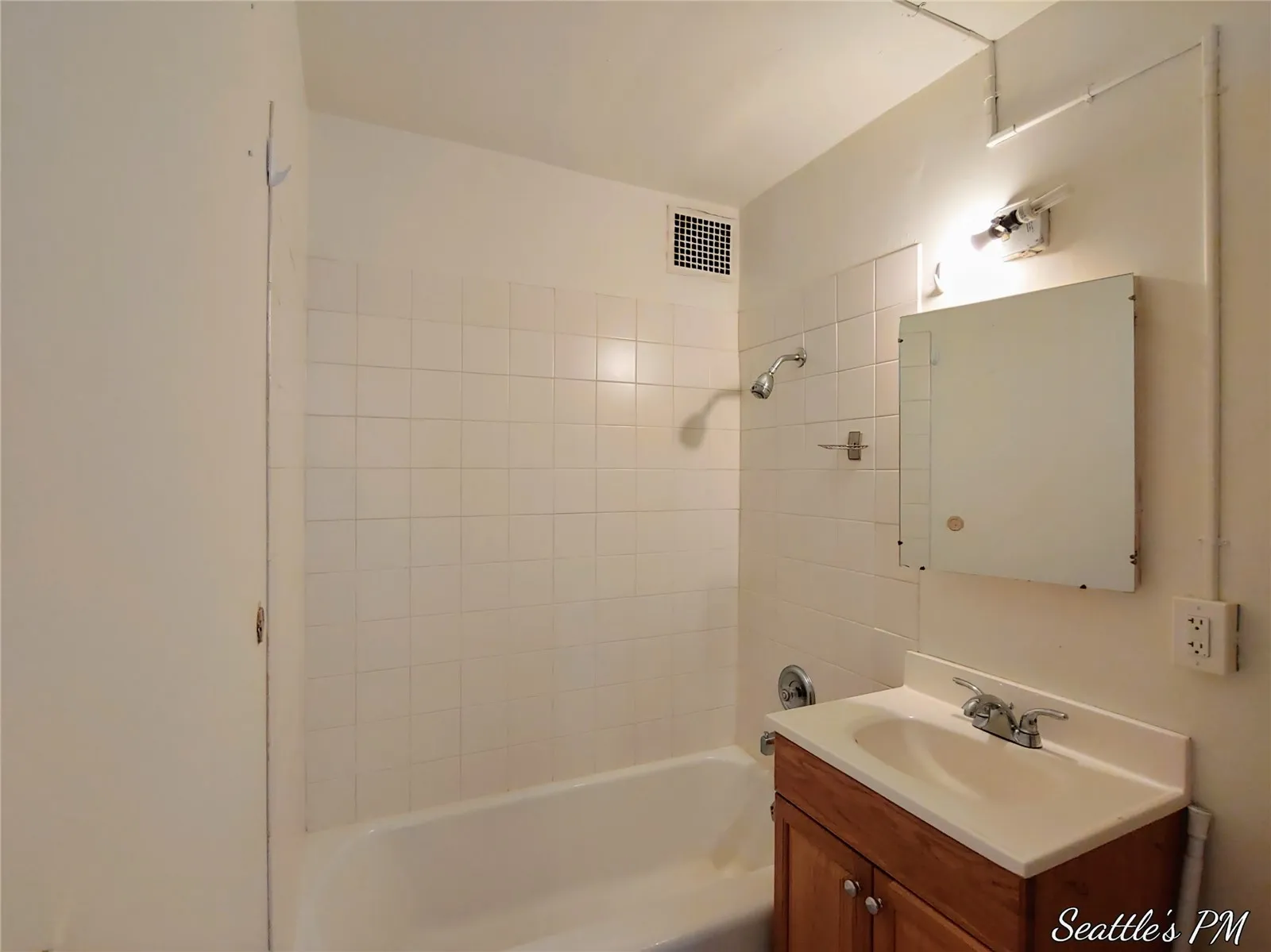Property photo for 6537 Oswego Place Ne, Seattle photo 5