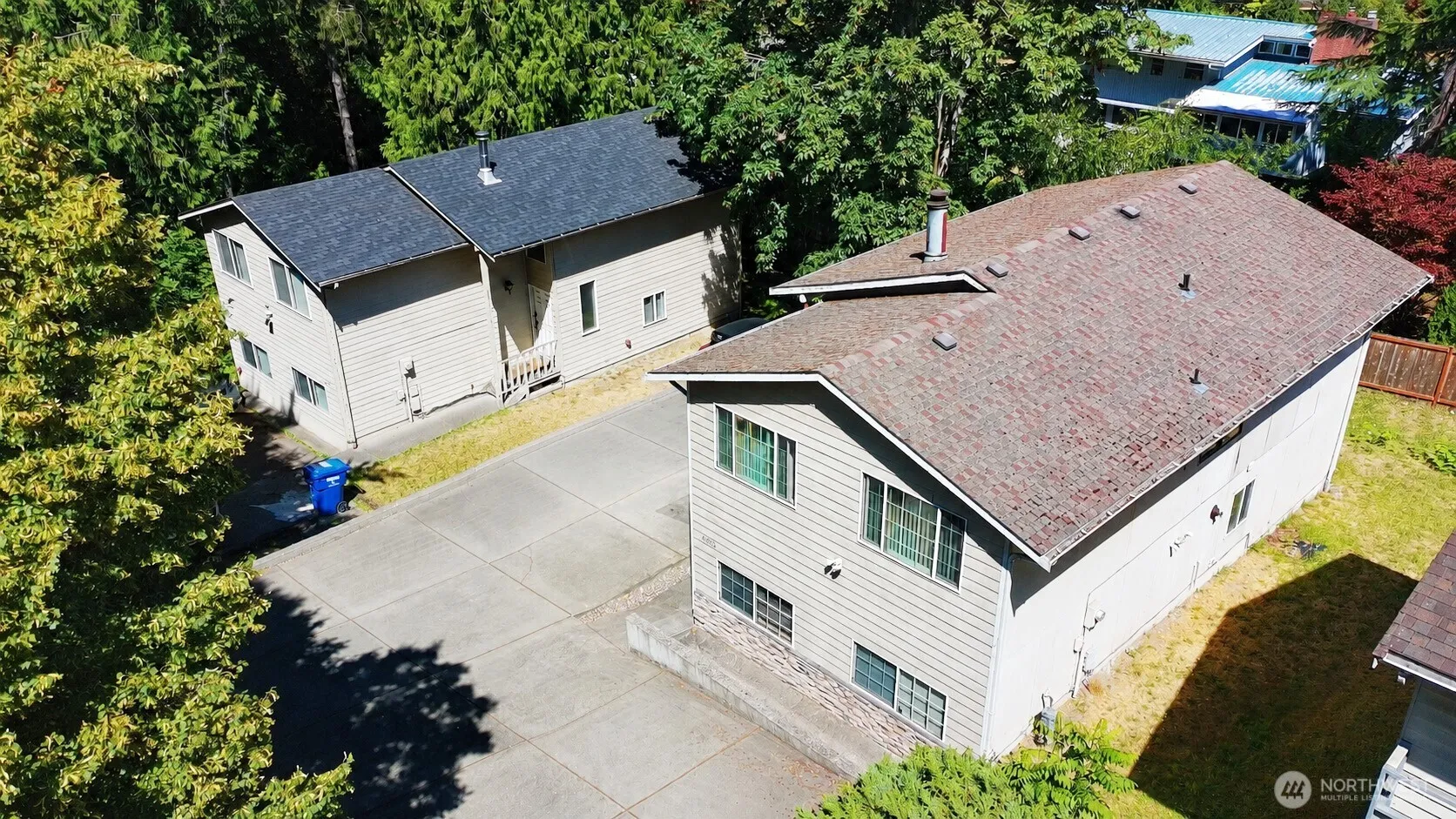 Property photo for 10616 Roosevelt Way Ne, Seattle photo 3