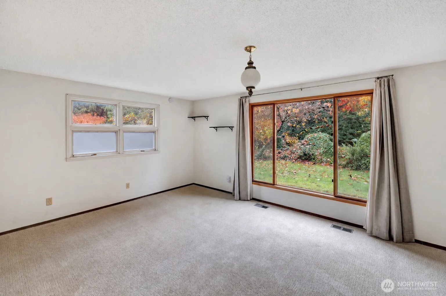 Property photo for 25413 Se Mirrormont Drive, Issaquah photo 5