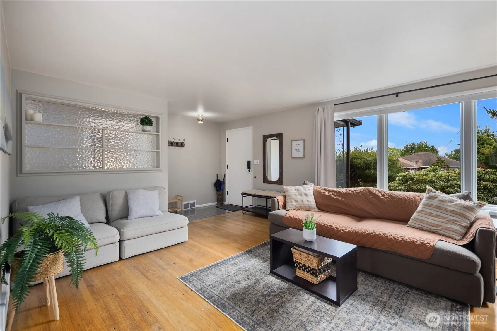 Property photo for 2422 W Lynn Street, Seattle photo 5