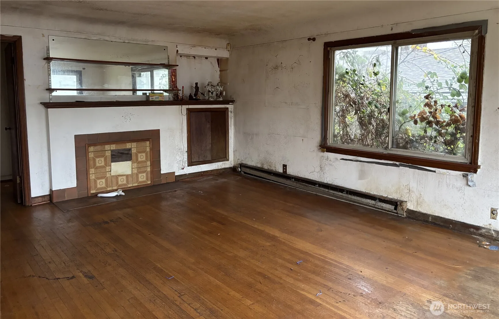 Property photo for 9208 17th Avenue Sw, Seattle photo 2