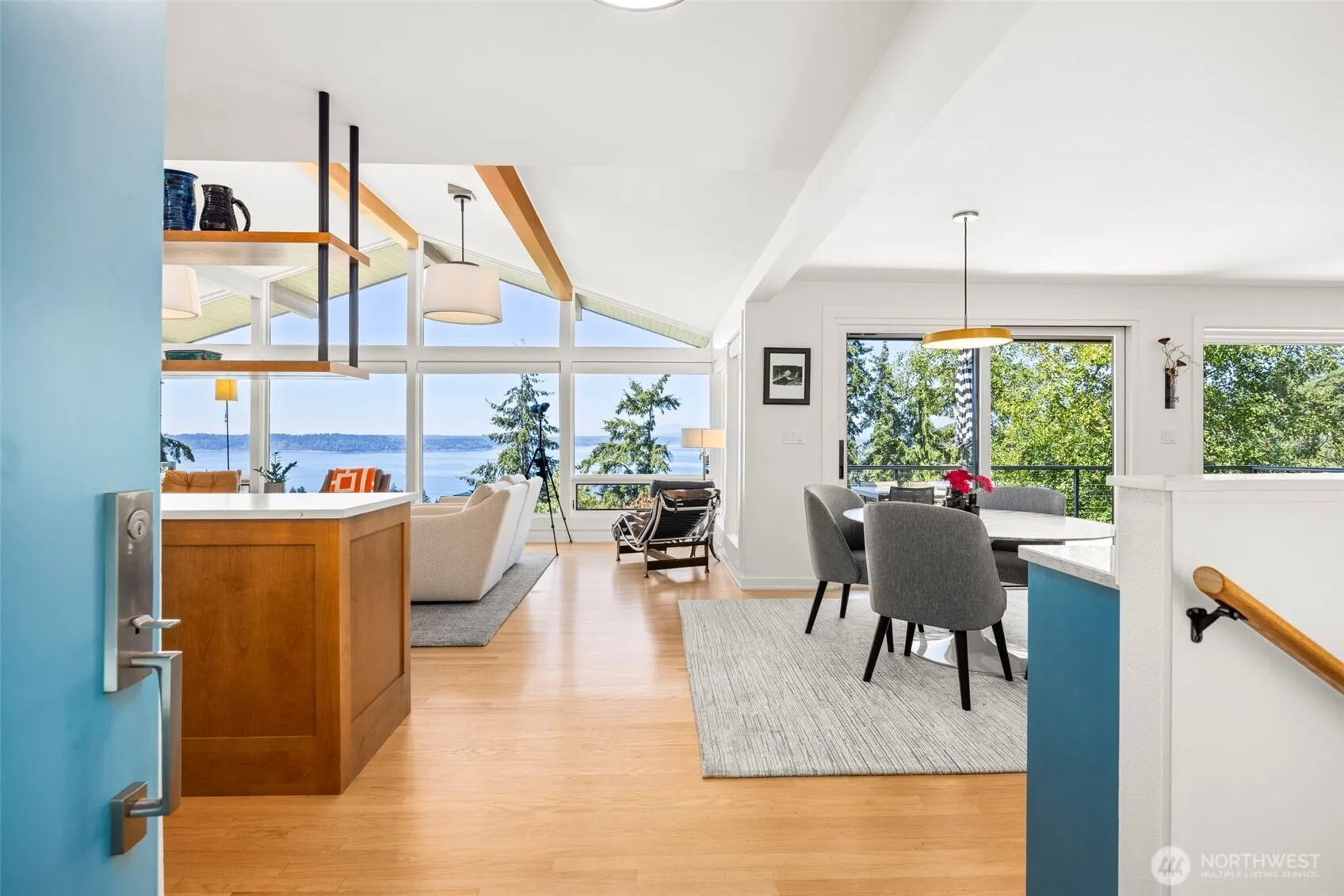 Property photo for 8803 38th Avenue Sw, Seattle photo 4