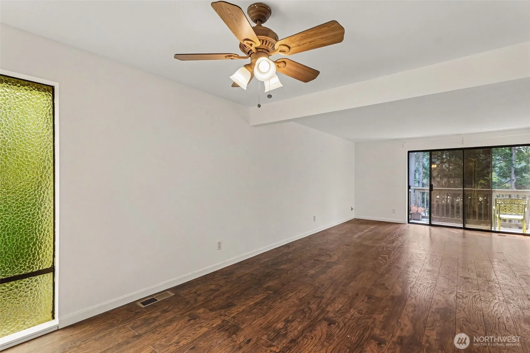 Property photo for 1420 153rd Ave Ne #3702, Bellevue photo 4