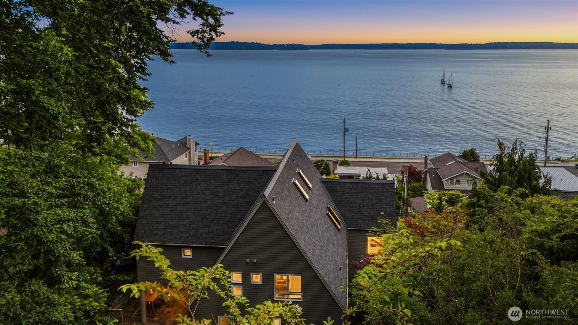 Property photo for 4622 57th Avenue Sw, Seattle photo 4