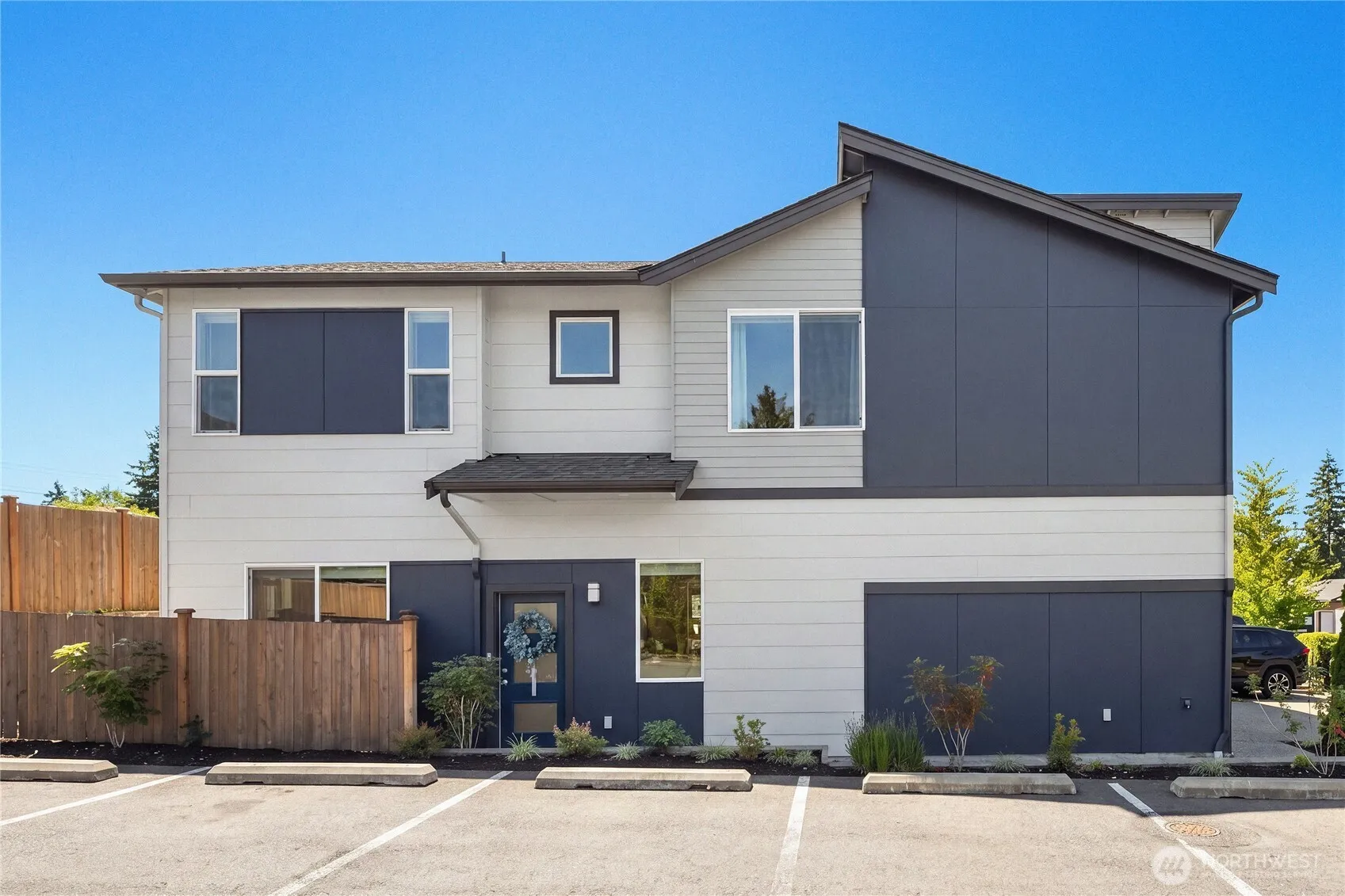 Property photo for 4902 Courtyard Lane #b1, Mukilteo photo 2