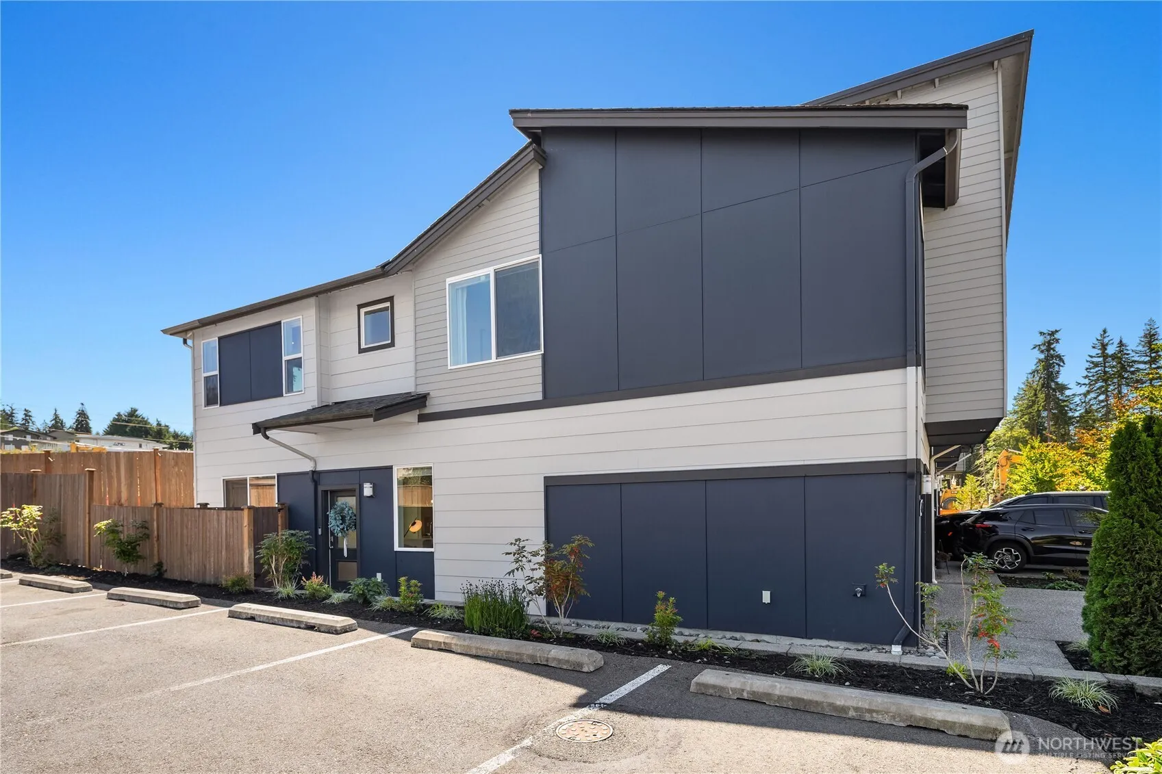 Property photo for 4902 Courtyard Lane #b1, Mukilteo photo 3