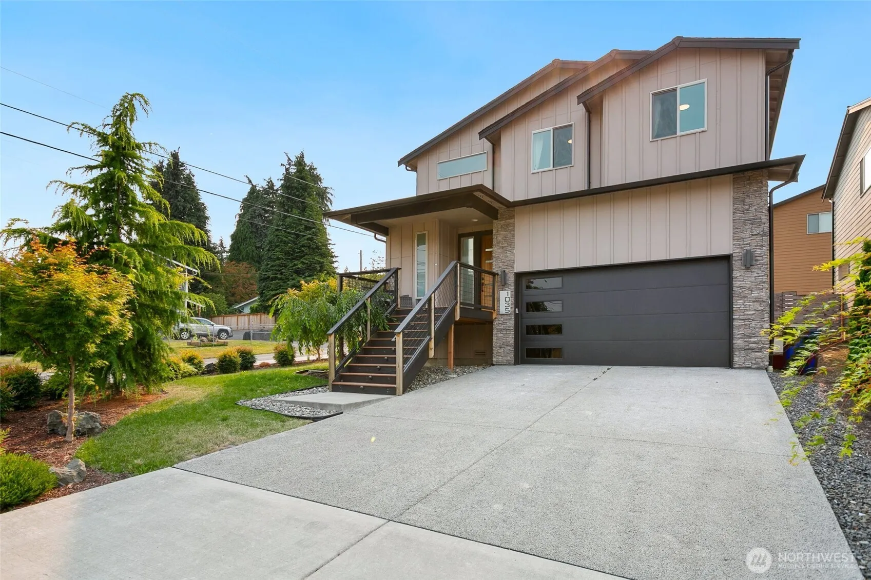 Property photo for 1035 51st Place Sw, Everett photo 2