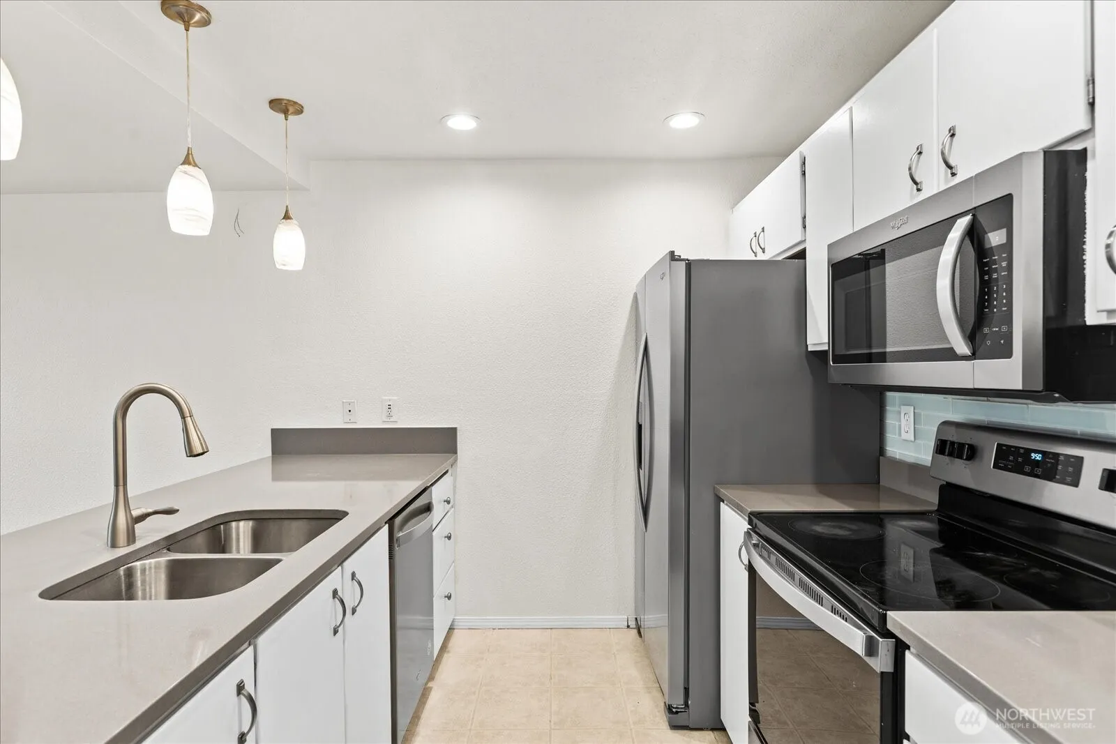 Property photo for 826 Pike Street Ne #c8, Auburn photo 4