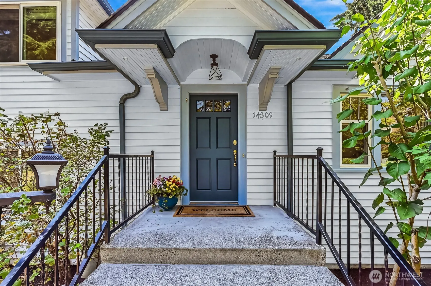 Property photo for 14309 19th Avenue Ne, Seattle photo 2