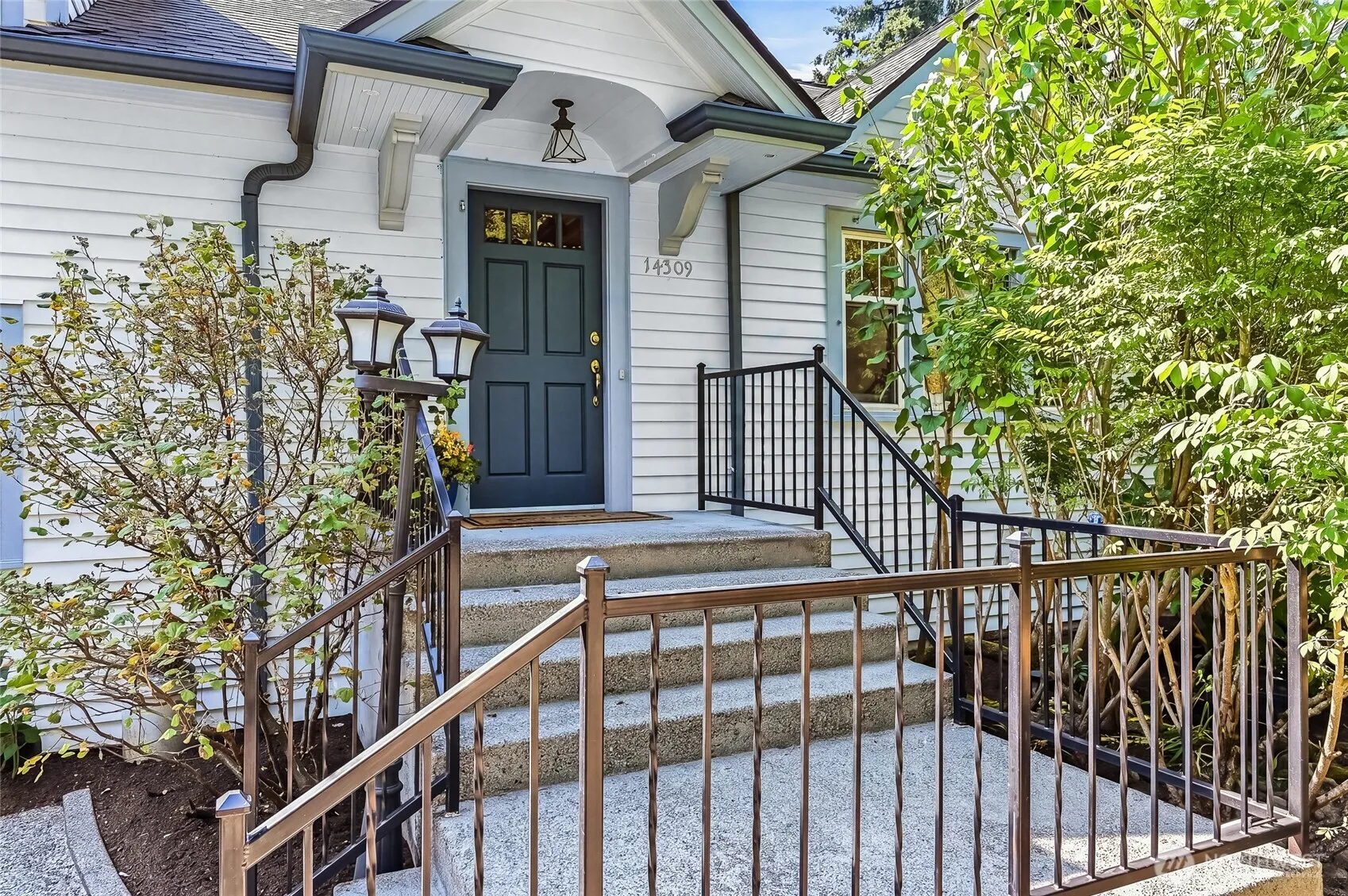 Property photo for 14309 19th Avenue Ne, Seattle photo 3