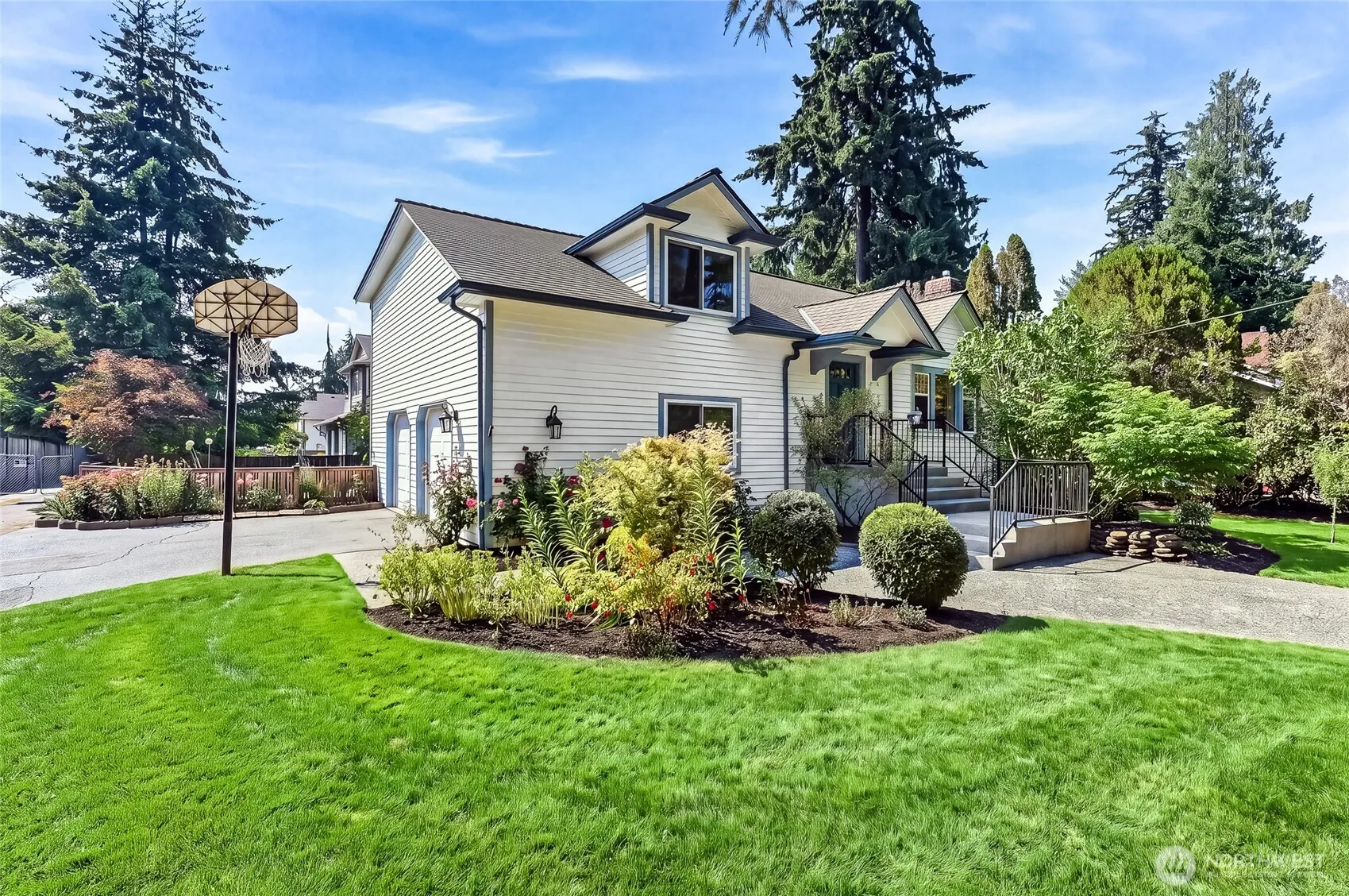 Property photo for 14309 19th Avenue Ne, Seattle photo 4