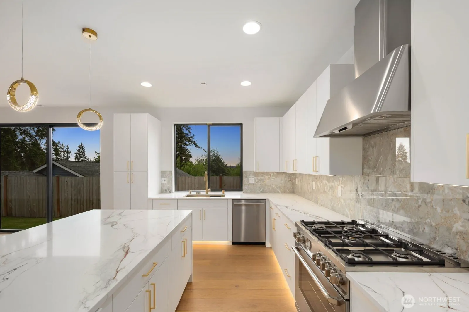 Property photo for 16219 Simonds Road Ne, Kenmore photo 3