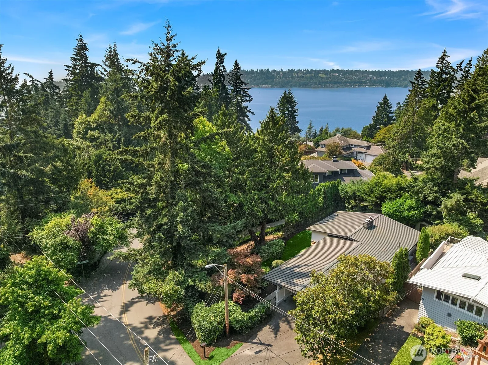 Property photo for 11215 Champagne Point Road Ne, Kirkland photo 4