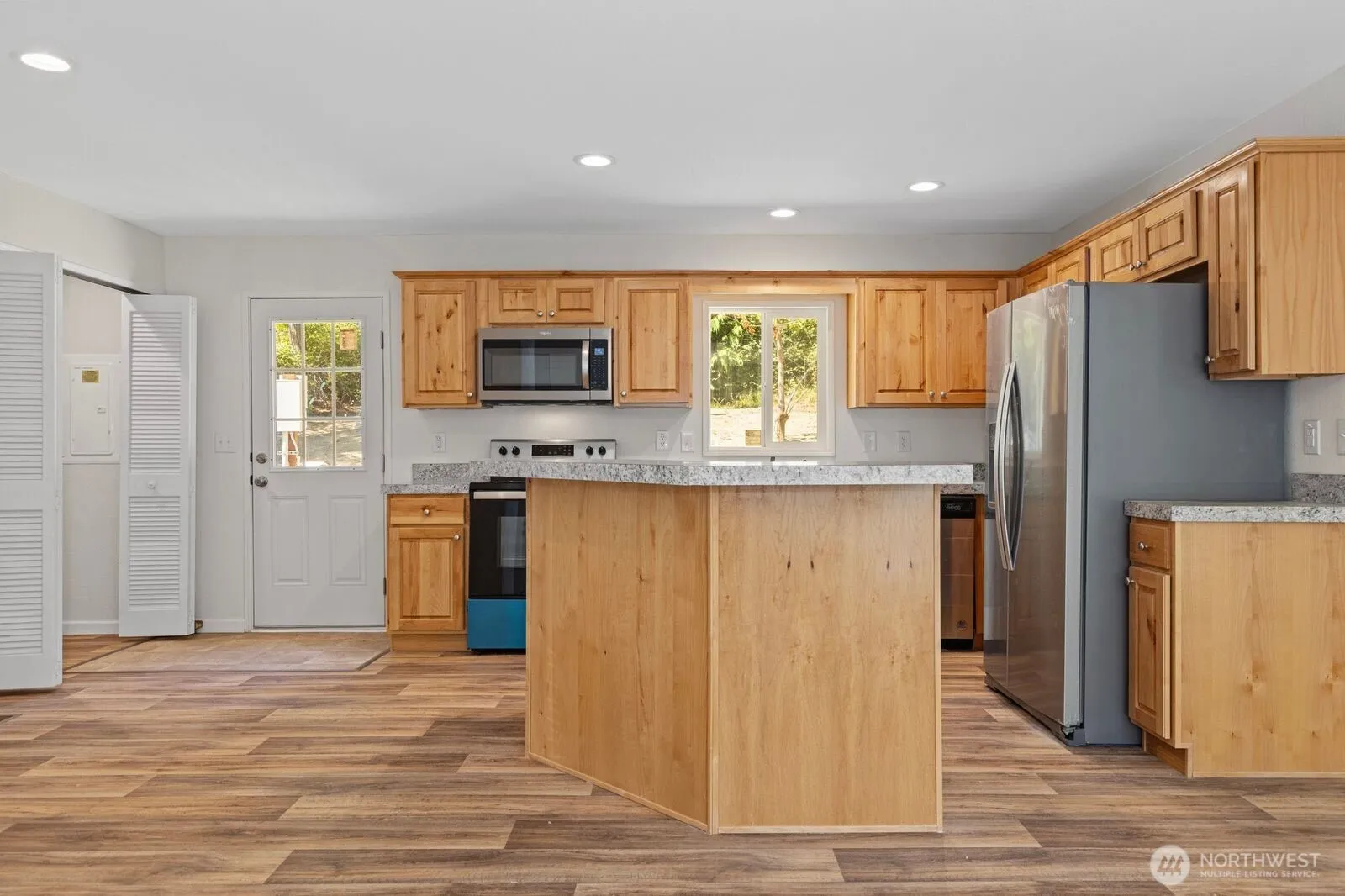Property photo for 1615 Lake Drive Sw, Lakebay photo 2