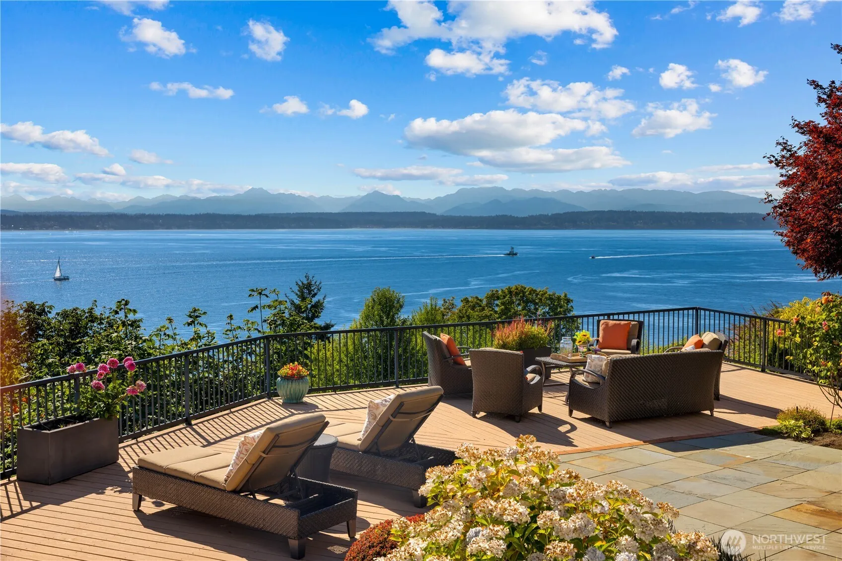 Property photo for 2555 Magnolia Boulevard W, Seattle photo 2