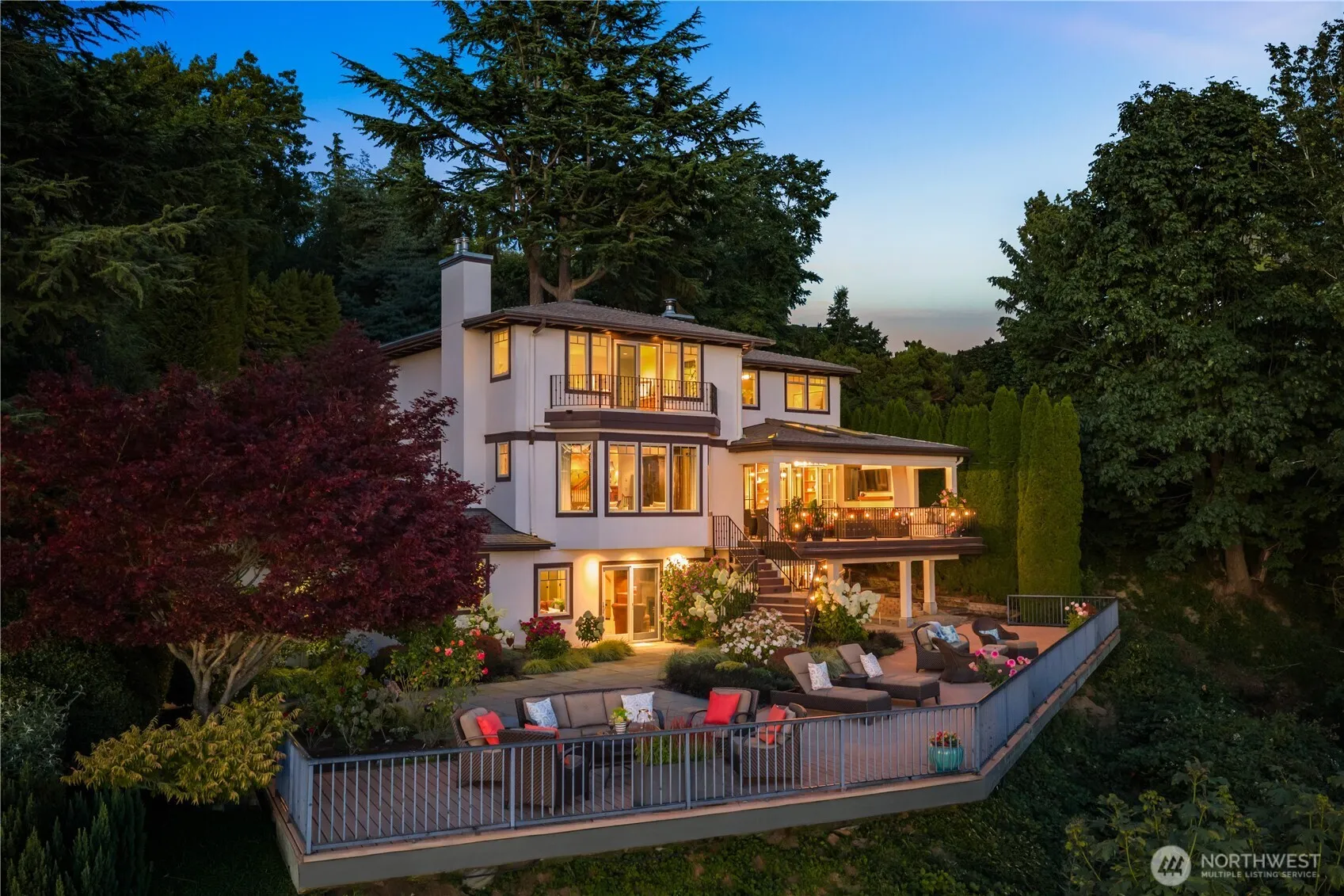 Property photo for 2555 Magnolia Boulevard W, Seattle