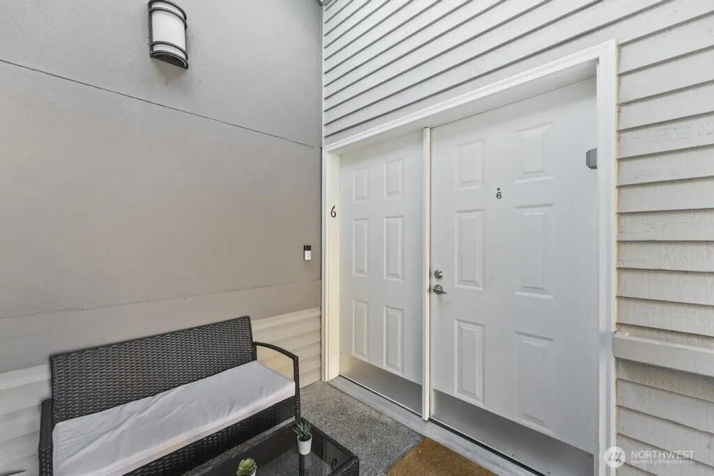 Property photo for 10834 Ne 68th St #b6, Kirkland photo 3