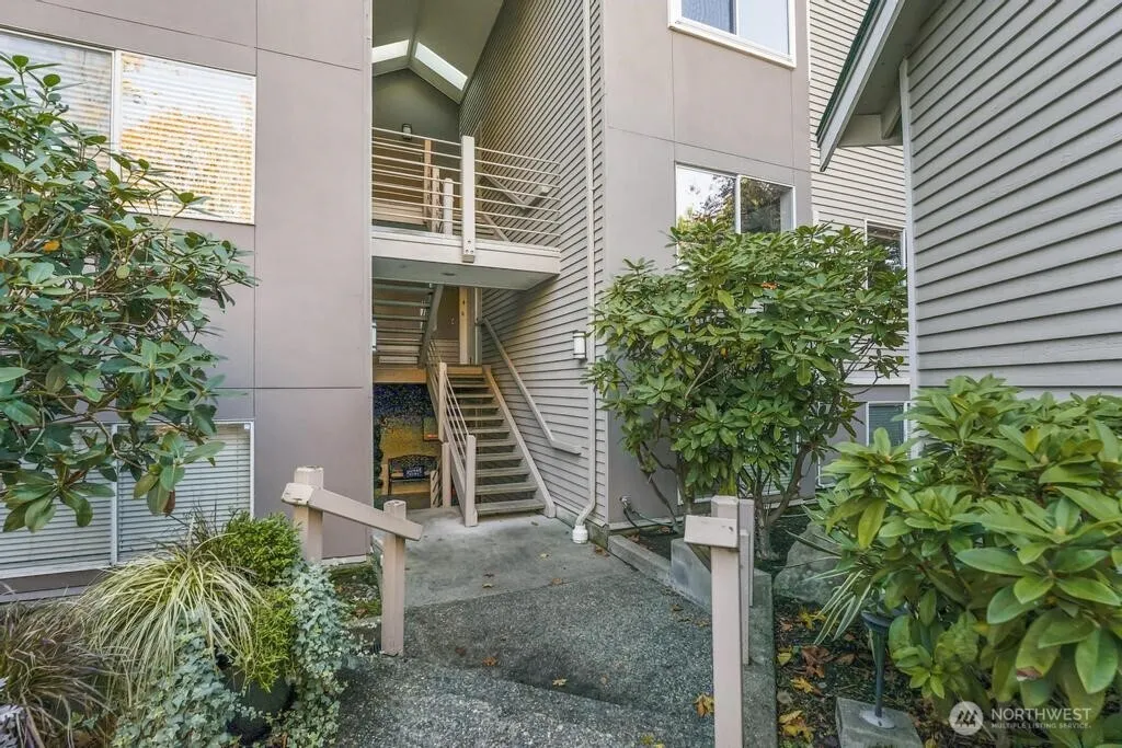 Property photo for 10834 Ne 68th St #b6, Kirkland photo 2
