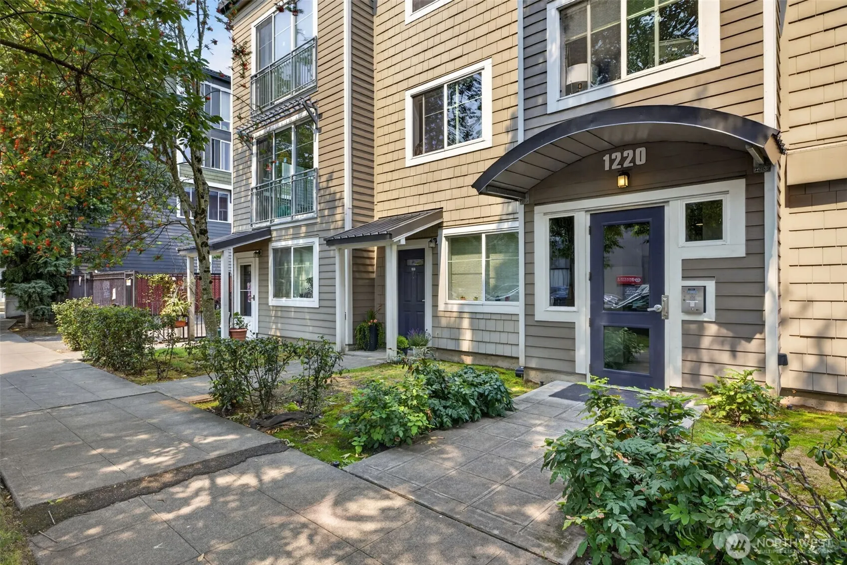 1220 E Columbia Street #202