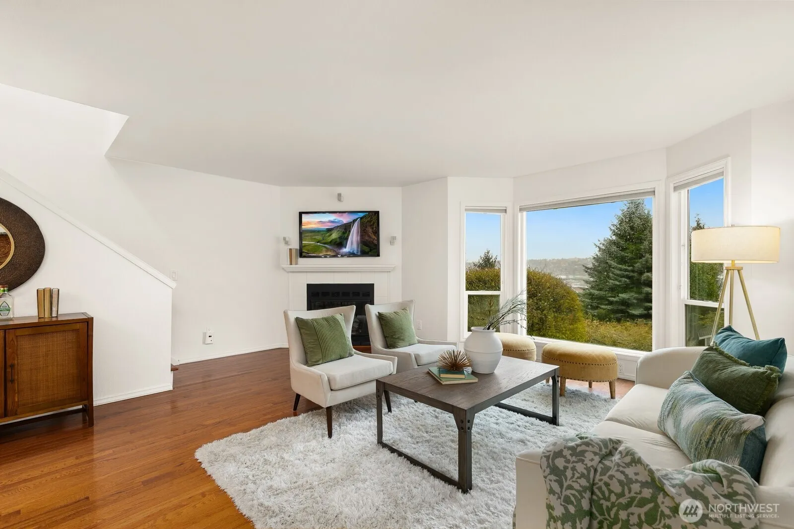 Property photo for 3835 25th Avenue W, Seattle photo 4