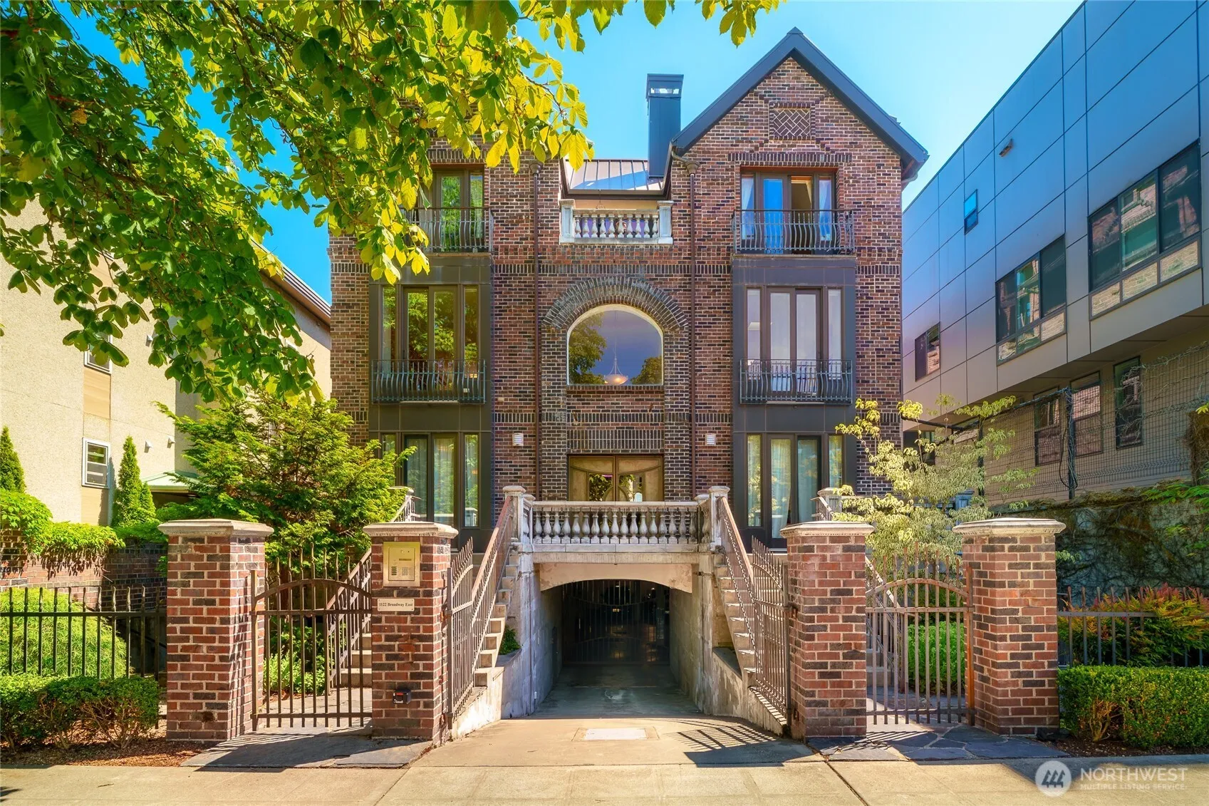 1122 Broadway E #301