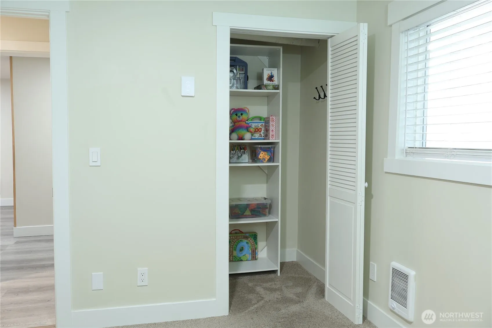 Property photo for 14517 Ne 40th Street #f103, Bellevue photo 3