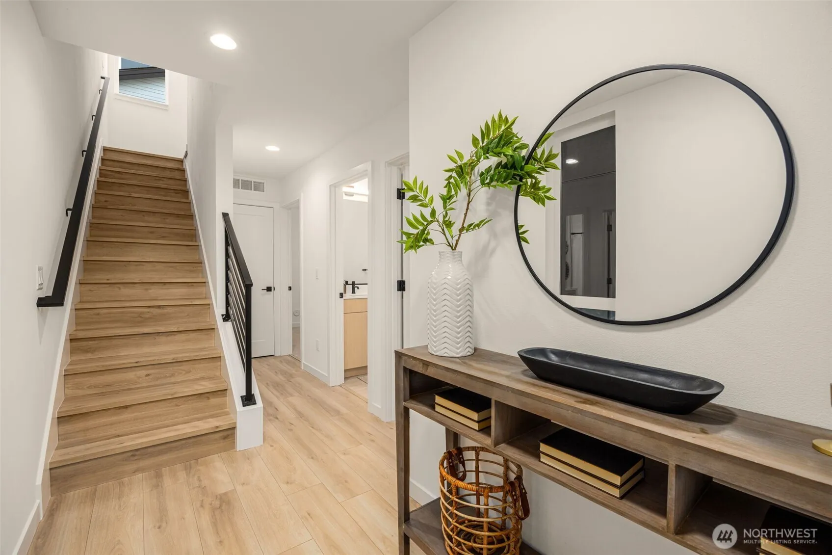 Property photo for 821 B 17th Avenue, Seattle photo 4