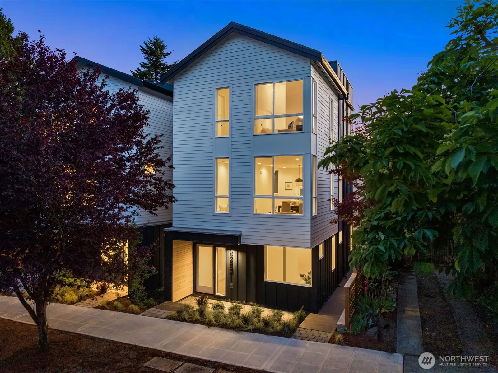 Property photo for 821 B 17th Avenue, Seattle photo 3