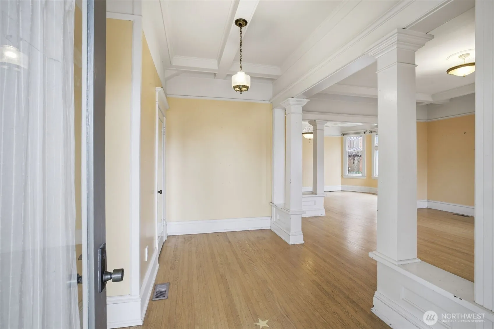 Property photo for 6238 Woodlawn Avenue N, Seattle photo 5