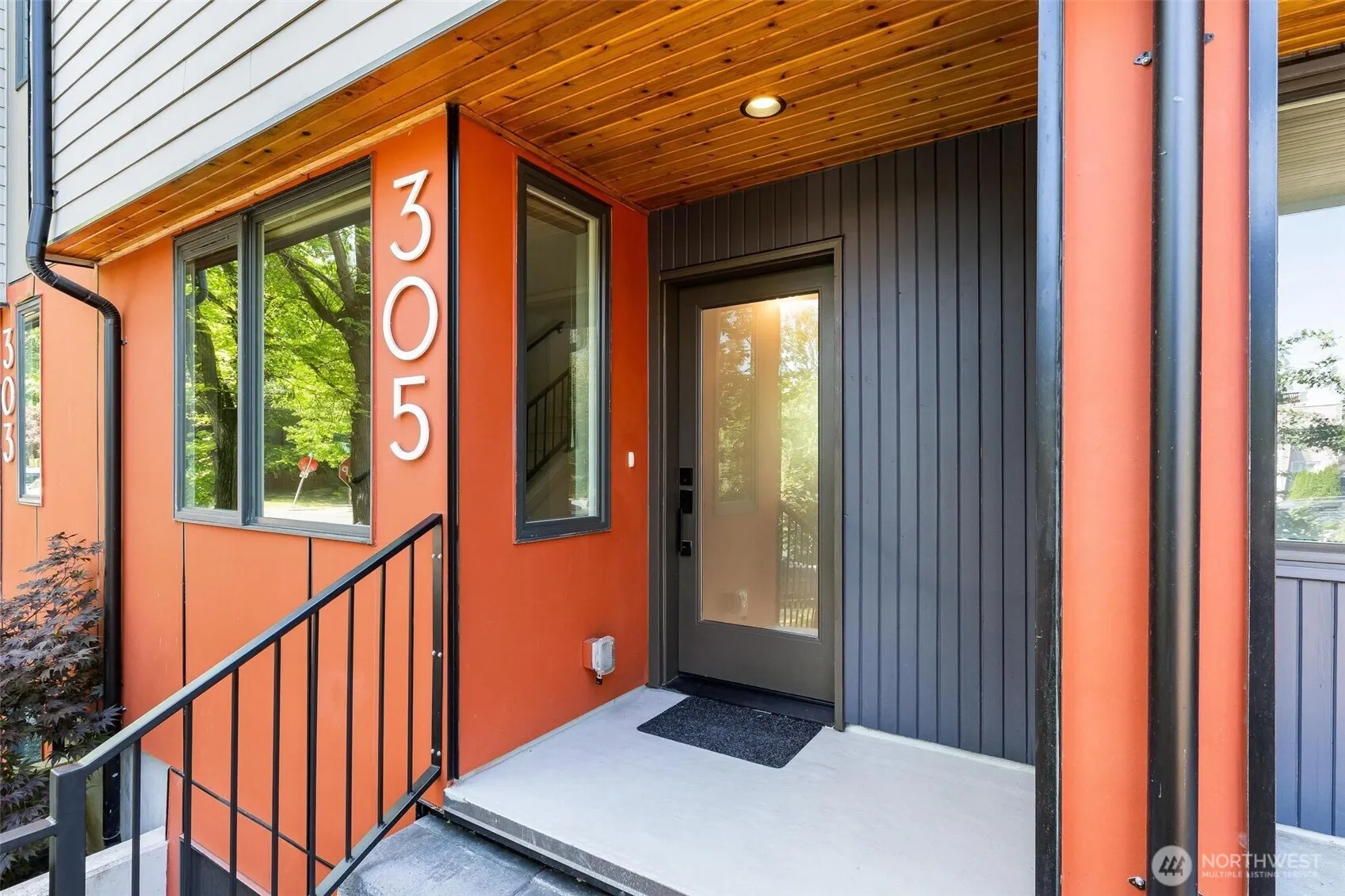 Property photo for 305 17th Avenue E, Seattle photo 4