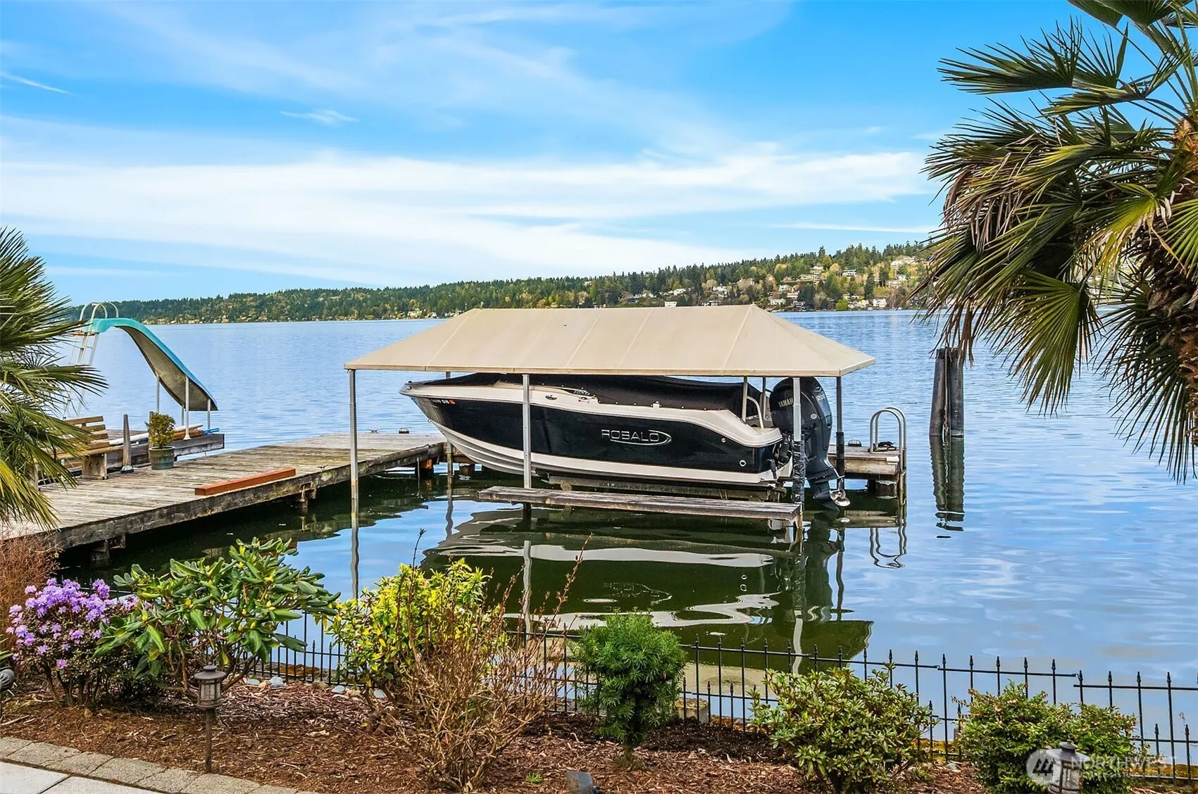 Property photo for 8418 Island Drive S, Seattle photo 4