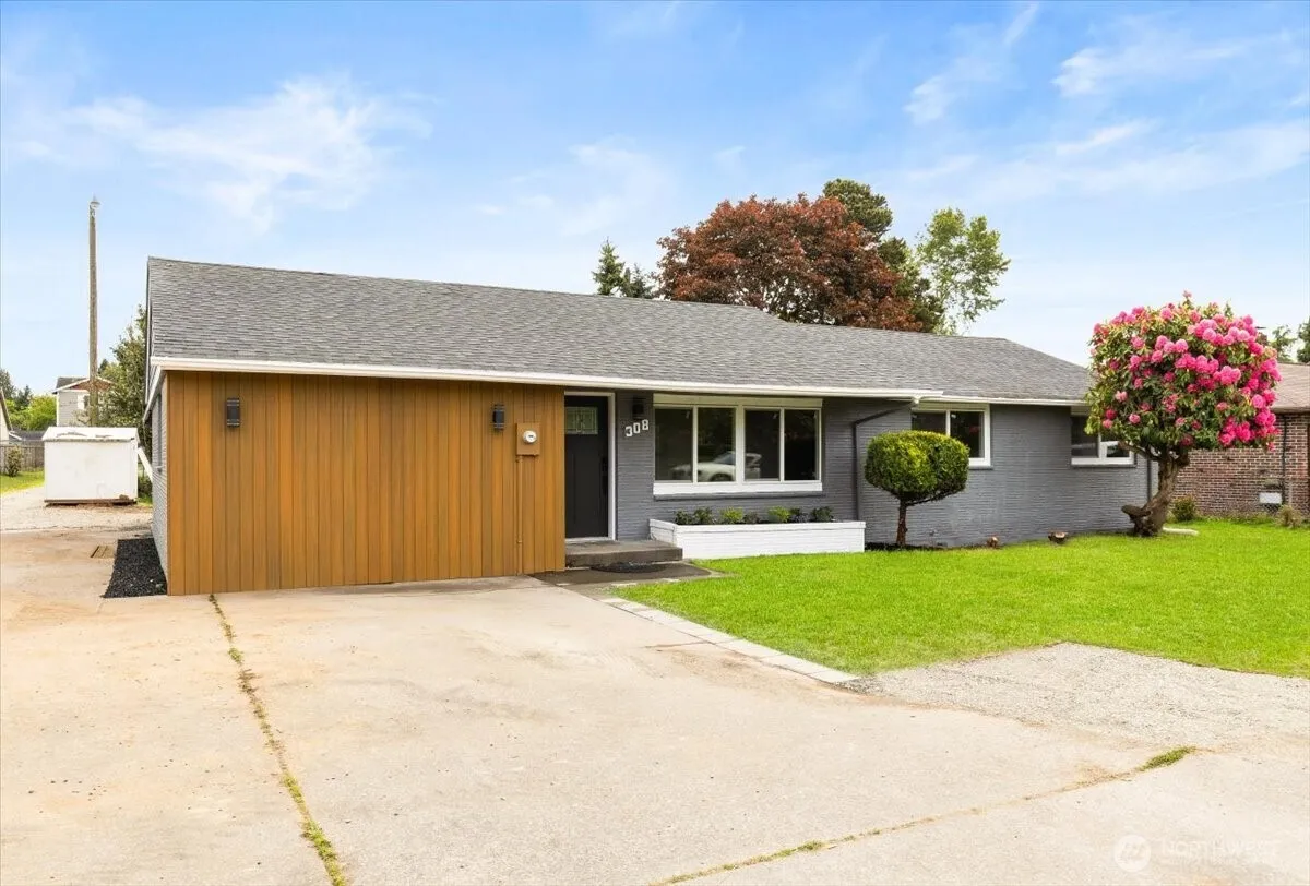 Property photo for 308 E 84 Street, Tacoma