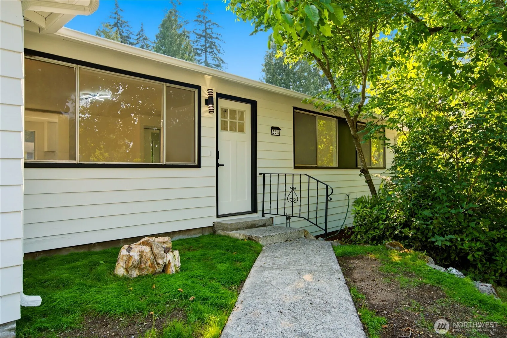 Property photo for 853 S 306th Street, Federal Way photo 2